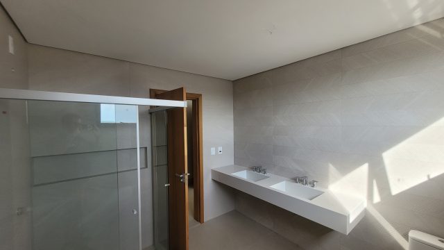 Gaudí Residencial – Apartamentos 4 suítes – Centro