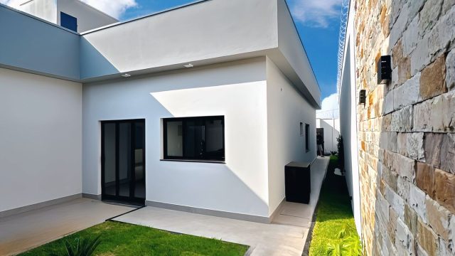 Vende-se Casa no bairro Jardim das Oliveiras na cidade de Patrocínio.