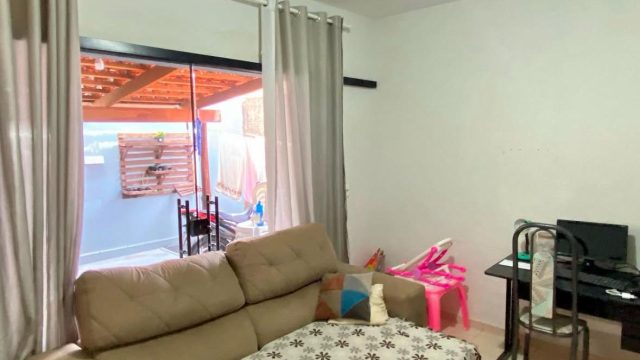 Linda casa situada no bairro Eneias Ferreira de Aguiar na cidade de Patrocínio.