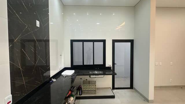 Vende-se casa no Dona Diva