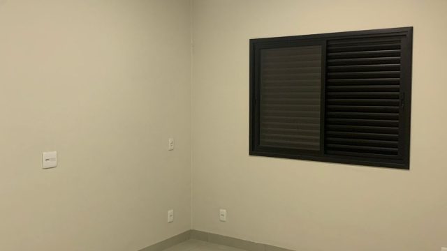 Vende-se casa no Dona Diva